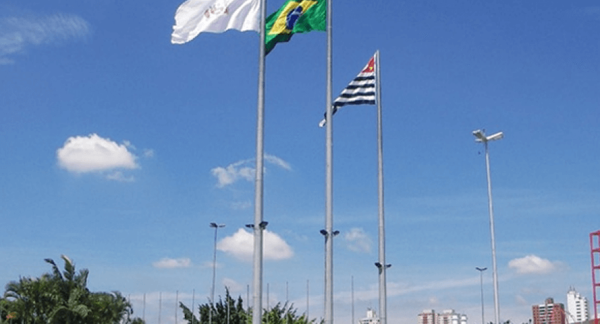 Fabricação de mastros para bandeiras no Maranhão