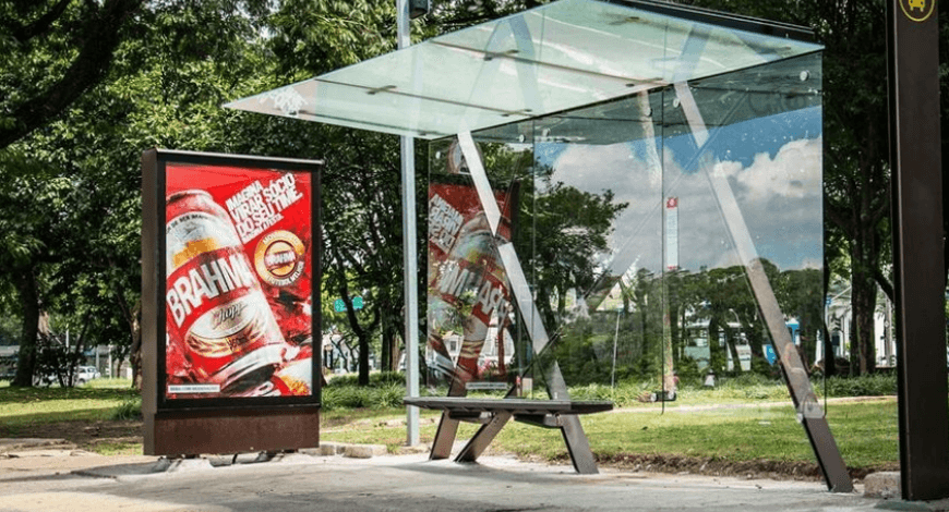 Vantagens de anunciar em abrigo de ônibus 